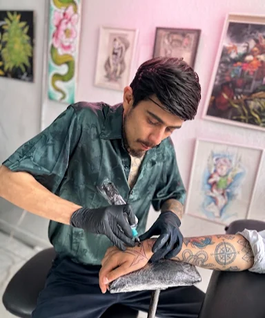 Gabriel Paul, resident tattoo artist at Tinta y Pinta Tattoo Quito