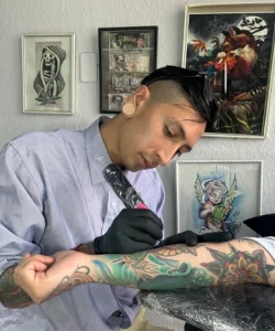 Mahi Vargas, resident tattoo artist at Tinta y Pinta Tattoo Quito