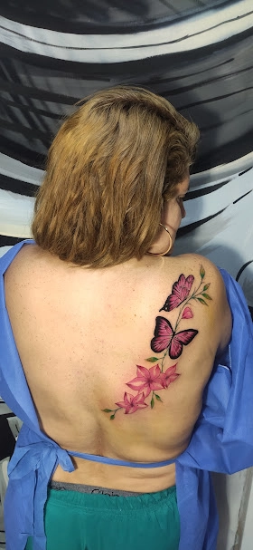 Tinta y Pinta Tattoo | Estudio de Tatuajes en Quito Tinta y Pinta Tattoo | Estudio de Tatuajes y piercing en Quito