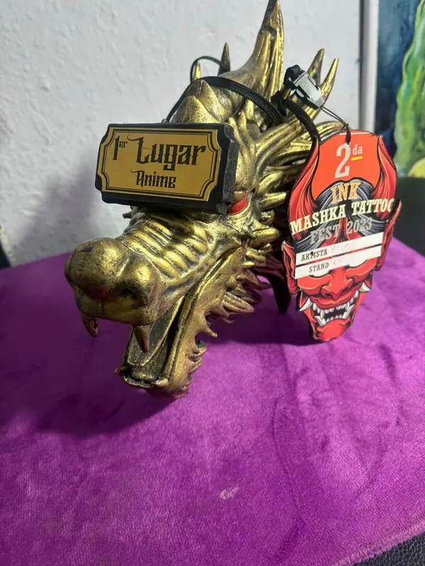 Tinta y Pinta Tattoo | Estudio de Tatuajes en Quito Trofeo de primer lugar en la categoría Anime de INK Mashka Tattoo Fest 2023