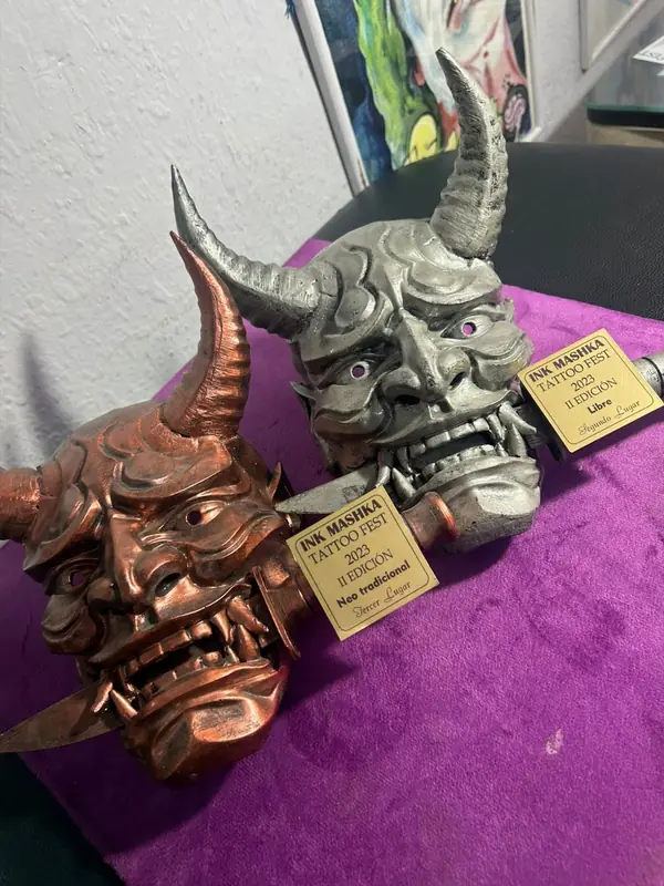 Tinta y Pinta Tattoo | Estudio de Tatuajes en Quito Trofeos de 2.º lugar Libre y 3.er lugar Neo tradicional en INK Mashka 2023