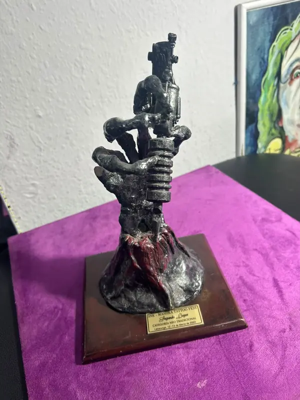 Tinta y Pinta Tattoo | Estudio de Tatuajes en Quito Trofeo de 2.º lugar Neo tradicional de INK Mashka Latacunga 2022