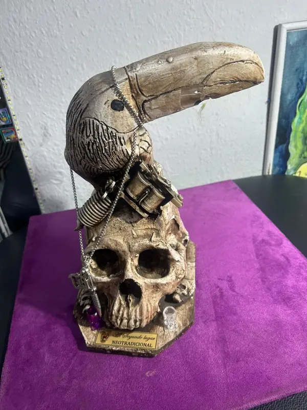 Tinta y Pinta Tattoo | Estudio de Tatuajes en Quito Trofeo de calavera y tucán, 2.º lugar Neo tradicional